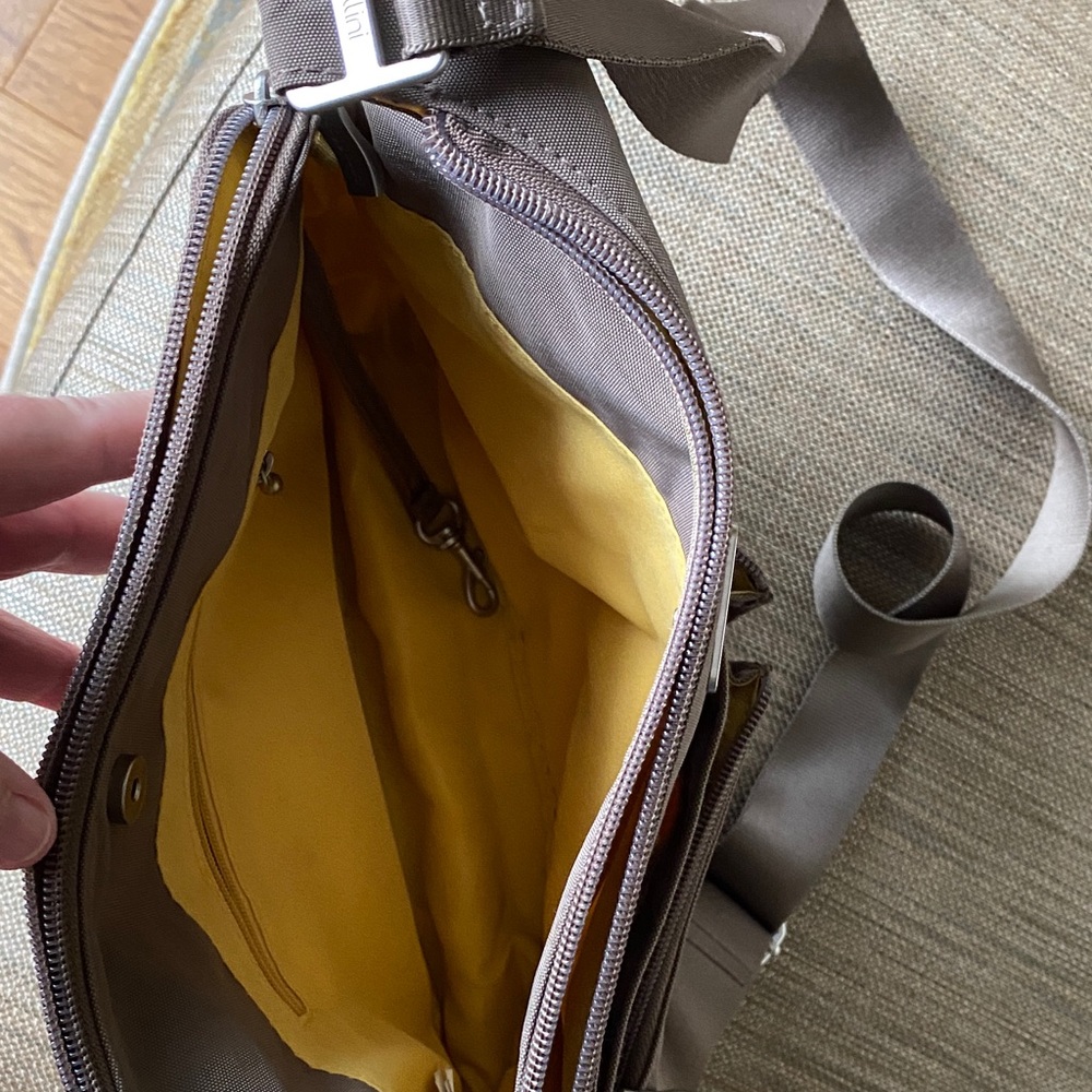 Baggallini Taupe Crossbody Bag - Picture 4 of 6